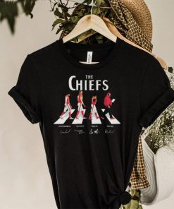 The Kansas city Chiefs abbey road 2022 signatures shirt