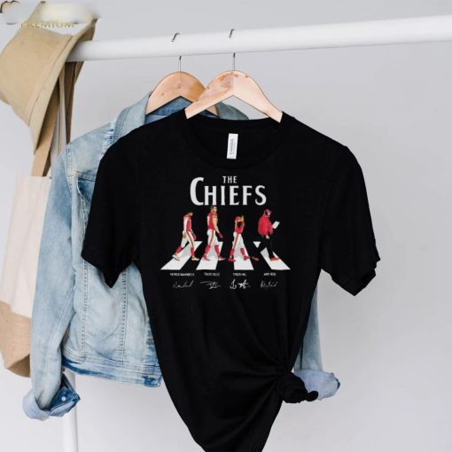 The Kansas city Chiefs abbey road 2022 signatures hoodie, sweater, longsleeve, shirt v-neck, t-shirt