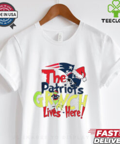 The New England Patriots Grinch Lives Here Christmas T Shirt