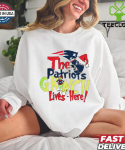 The New England Patriots Grinch Lives Here Christmas T Shirt