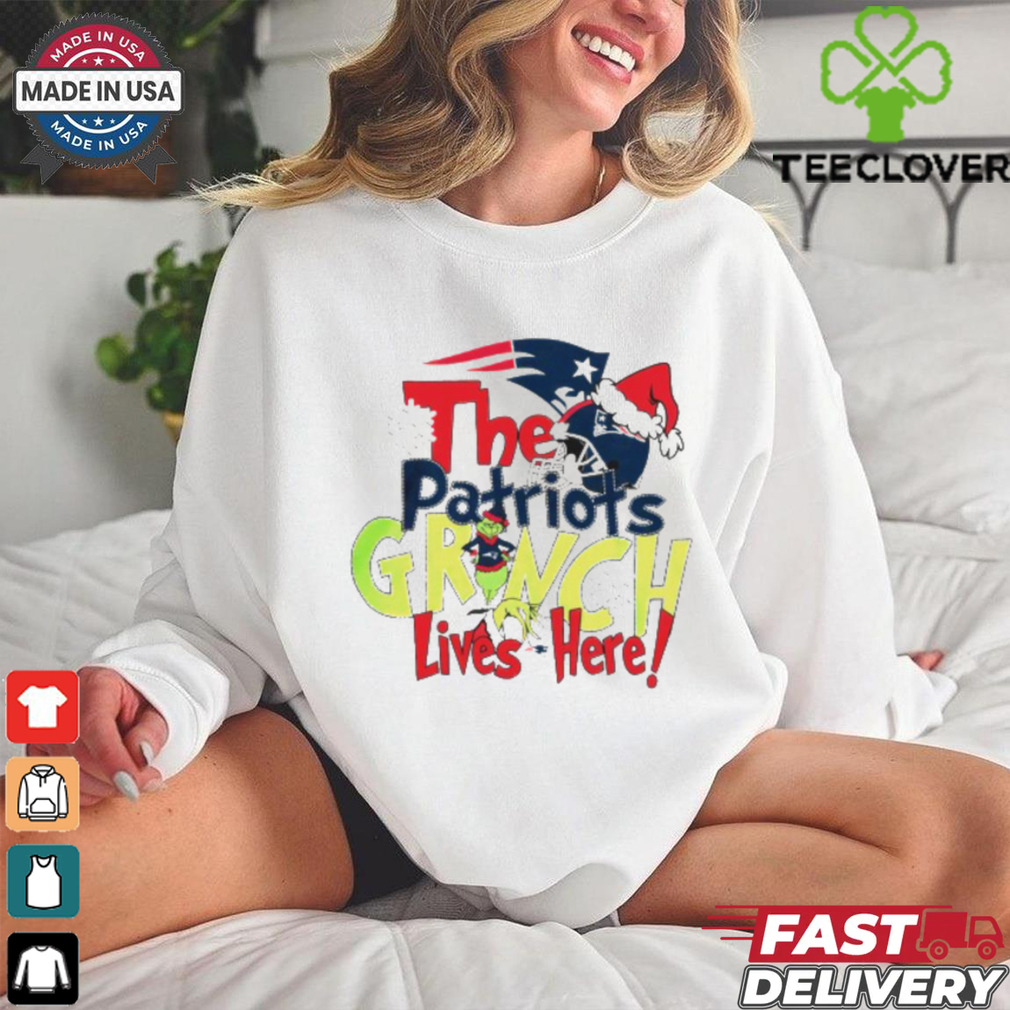 The New England Patriots Grinch Lives Here Christmas T Shirt The New England Patriots Grinch Lives Here Christmas T Shirt