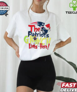 The New England Patriots Grinch Lives Here Christmas T Shirt
