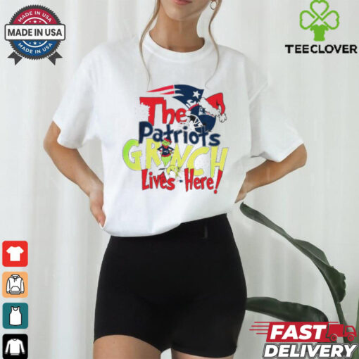 The New England Patriots Grinch Lives Here Christmas T Shirt