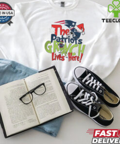 The Patriots Grinch Lives Here Christmas Shirt