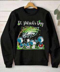 The Peanuts St Patrick’s Day Philadelphia Eagles shirt