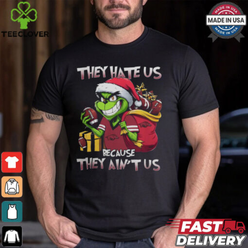 They Hate Us Because They Ain’t Us Grinch X Arkansas Razorbacks Christmas 2024 Shirt