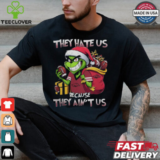 They Hate Us Because They Ain’t Us Grinch X Arkansas Razorbacks Christmas 2024 Shirt