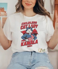 This Childless Cat Lady is Voting Kamala Harris 2024 T Shirt