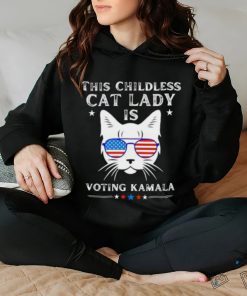 This Childless cat lady is Voting Kamala Harris 2024 cat wear sunglasses shirt