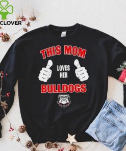 This Mom Loves Her Georgia Bulldogs Mothers Day T shirt