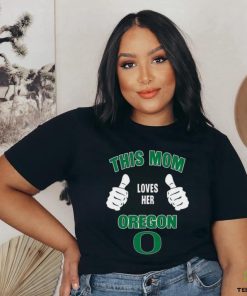 This Mom Loves Her Oregon Ducks Mothers Day T shirt