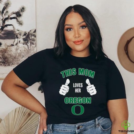 This Mom Loves Her Oregon Ducks Mothers Day T shirt