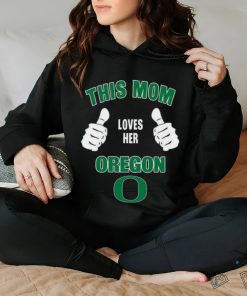 This Mom Loves Her Oregon Ducks Mothers Day T shirt