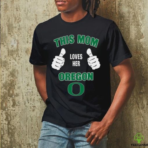 This Mom Loves Her Oregon Ducks Mothers Day T shirt