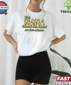 This mama wears her heart on her sleeve Grinch Christmas shirt