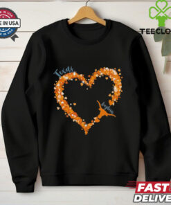 Tiny hearts in Texas Longhorns Hook ’em Horns shirt