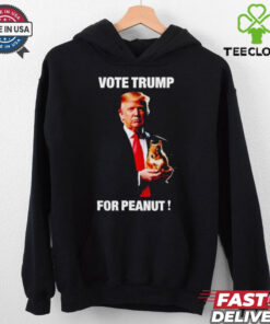 Vote Trump for peanuts the squirrel T Shirt