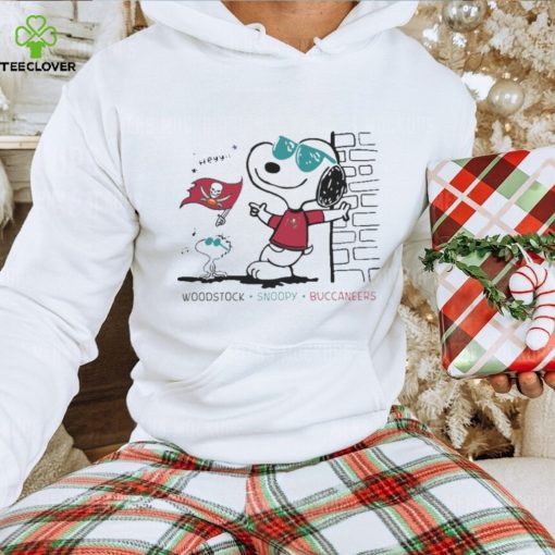 Woodstock Snoopy Buccaneers hoodie, sweater, longsleeve, shirt v-neck, t-shirt