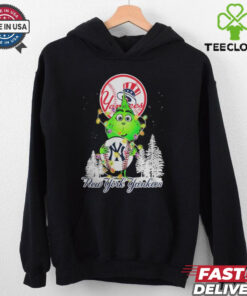 Yankees Shop The Grinch Hug New York Yankees Logo Christmas Shirt