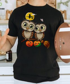 This funny tshirt is for girls of all ages who love owls. It's a nice present for your Classic T Shirt