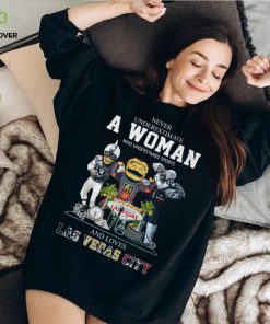 2023 Never underestimate a Woman who understands football and loves Notre Dame team signatures hoodie, sweater, longsleeve, shirt v-neck, t-shirt