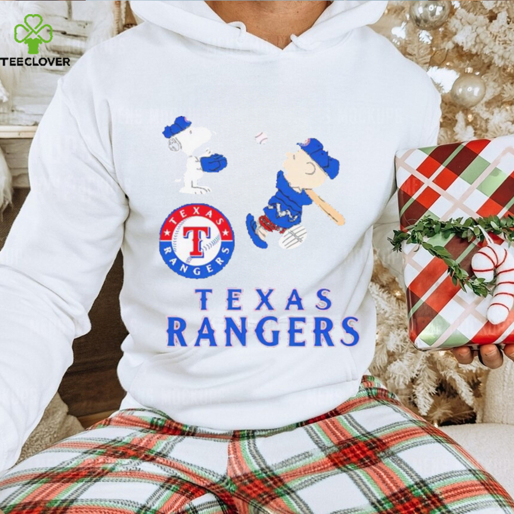 Official Charlie Brown and Snoopy Texas Rangers playing baseball shirt -  NemoMerch