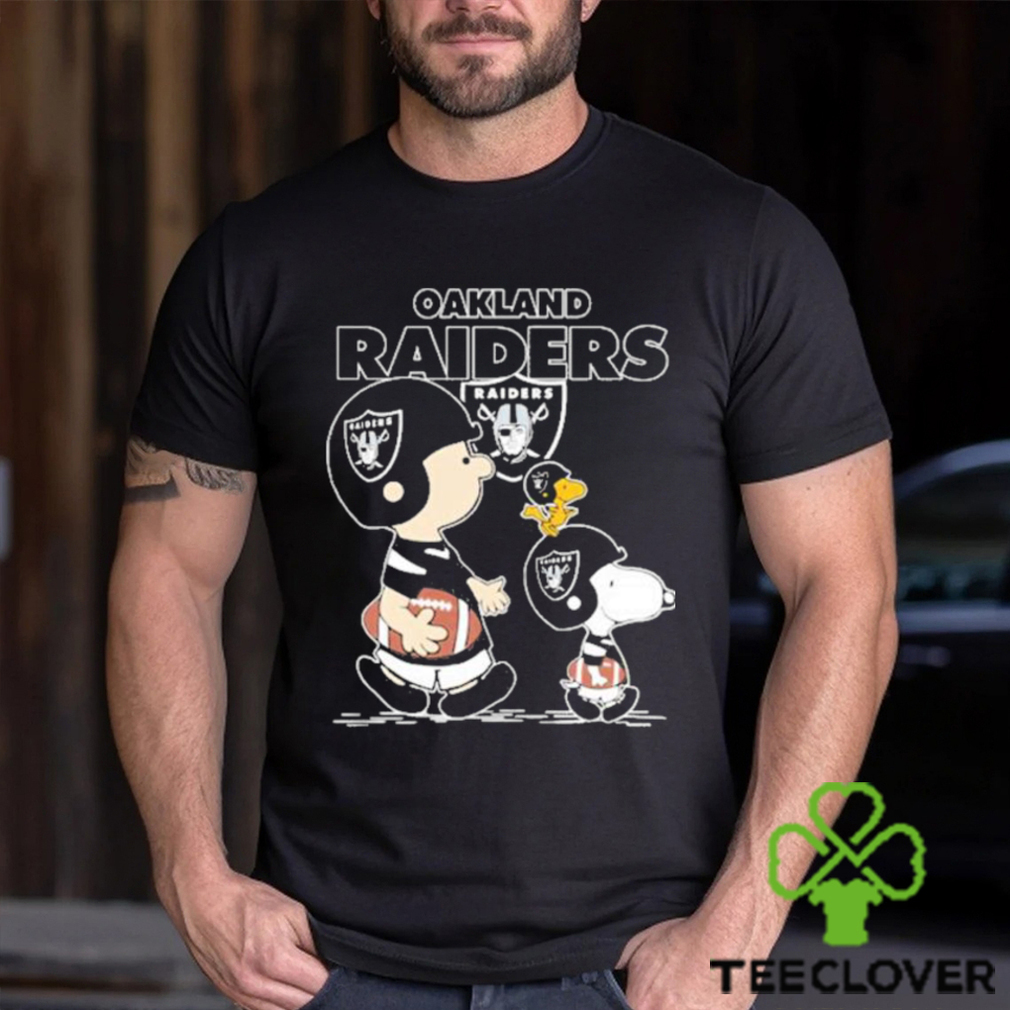 Oakland Raiders Snoopy Plays The Football Game shirt Oakland Raiders Snoopy Plays The Football Game shirt