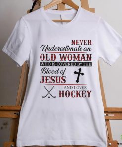 Never underestimate an old woman who is covered by the blood of jesus and loves hockey shirt