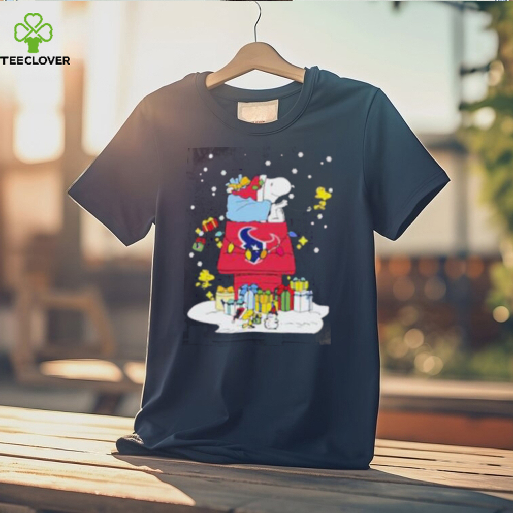 Houston Texans Santa Snoopy Brings Christmas To Town Shirt Houston Texans Santa Snoopy Brings Christmas To Town Shirt