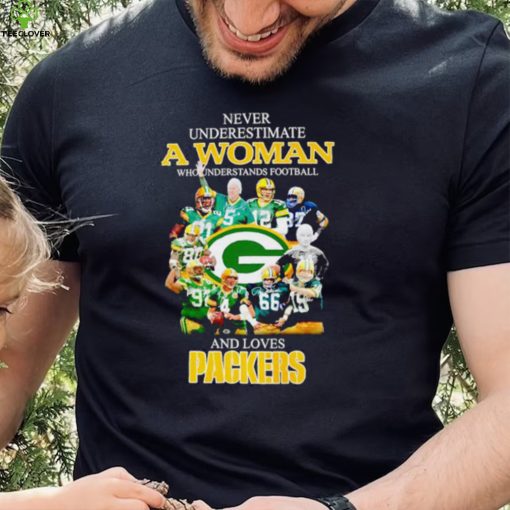 never underestimate a woman who understands football and loves packer all signature shirt shirt