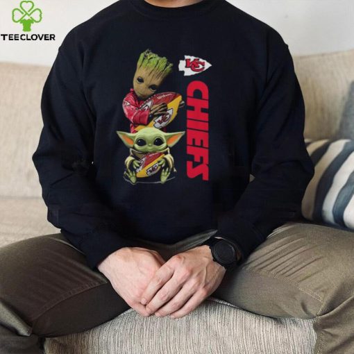 Groot Vs Baby Yoda Hug Kansas City Chiefs Christmas T Shirt