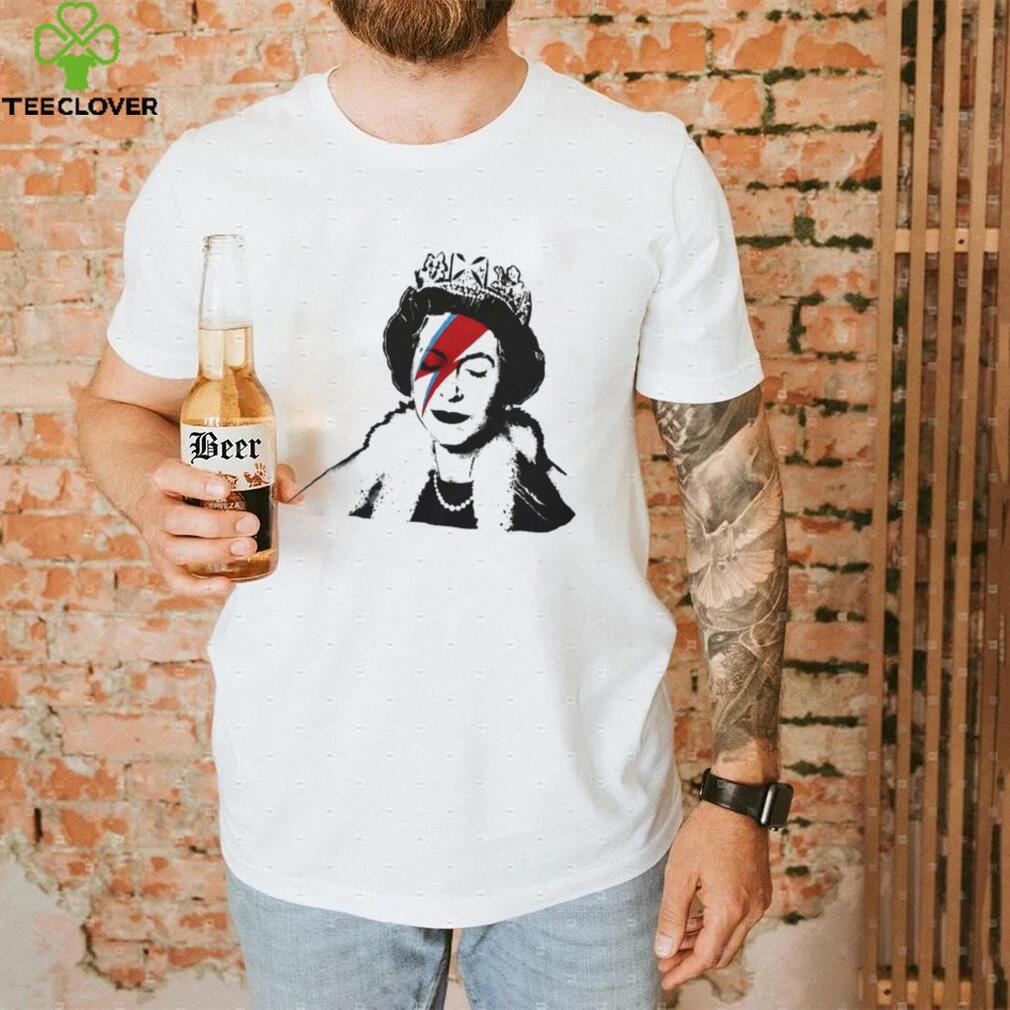 Queen Elizabeth II Platinum Jubilee 2022 Celebration Union Jack The Queen’s Crowne Gifts T Shirt Queen Elizabeth II Platinum Jubilee 2022 Celebration Union Jack The Queen’s Crowne Gifts T Shirt
