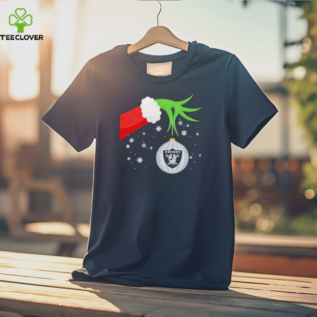 the Grinch Ornament Oakland Raiders Christmas shirt the Grinch Ornament Oakland Raiders Christmas shirt