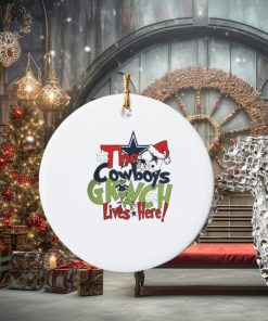 the cowboys grinch lives here christmas ornament Circle