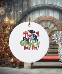 the new england patriots x grinch lives here christmas ornament Circle