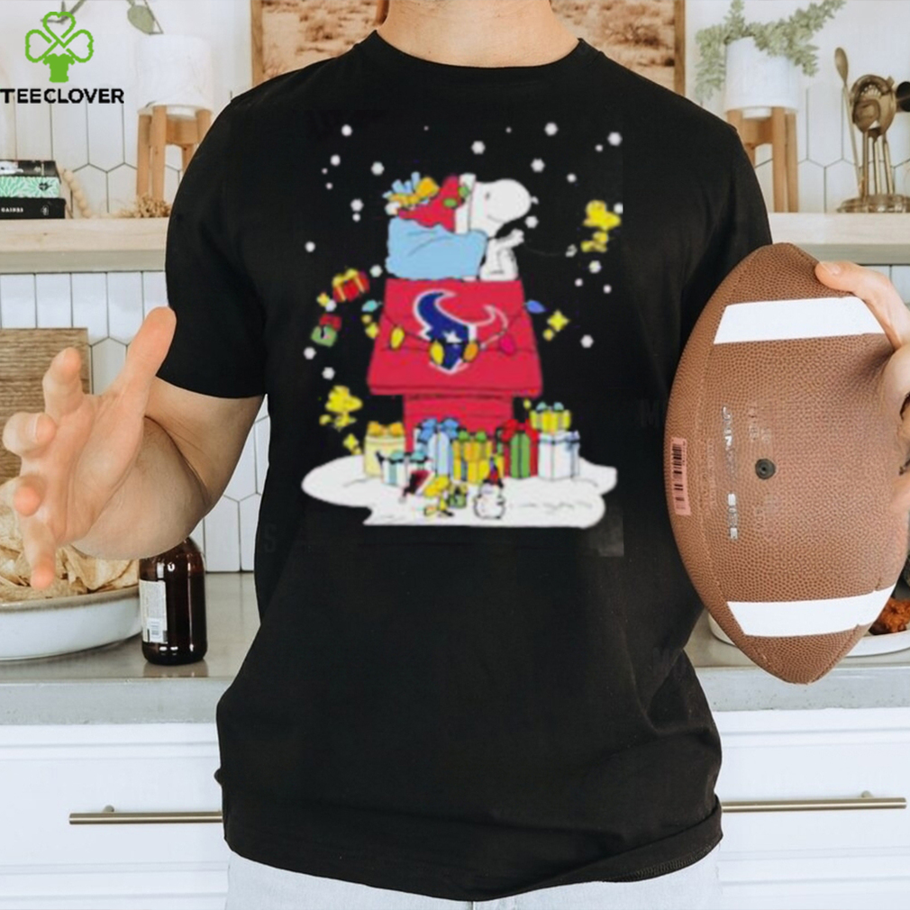 Houston Texans Santa Snoopy Brings Christmas To Town Shirt Houston Texans Santa Snoopy Brings Christmas To Town Shirt